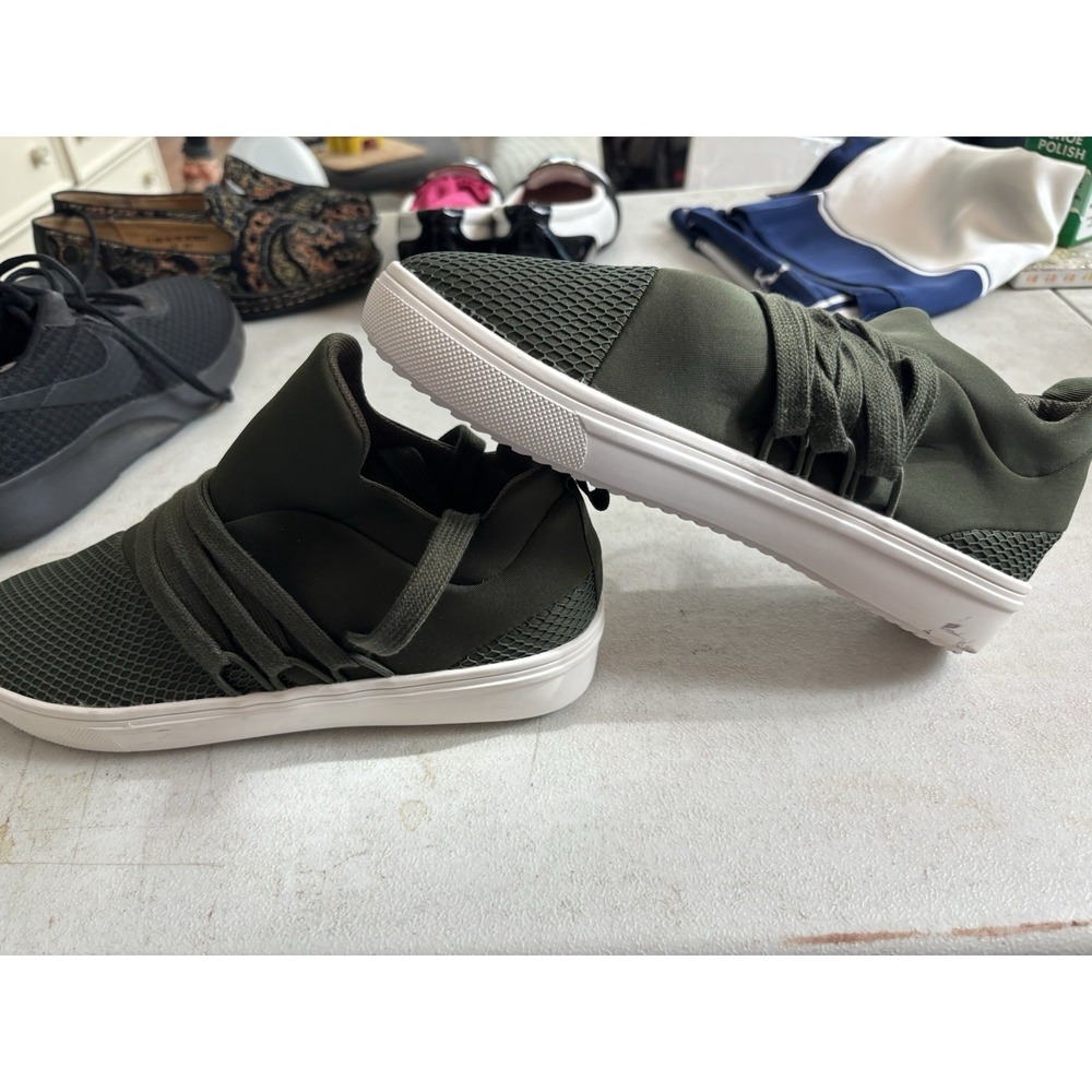 Steve Madden Women's Lancer Army Green Stretch Material Pull On Sneakers SZ‎ 7